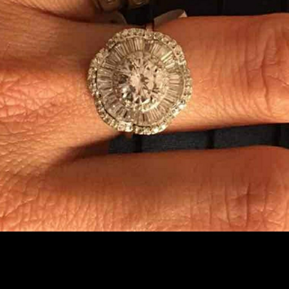 Beautiful Sterling SilverRing n CZ size 7